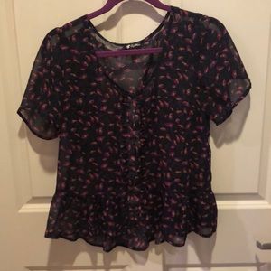 Flowery top! Summer stylin! Large